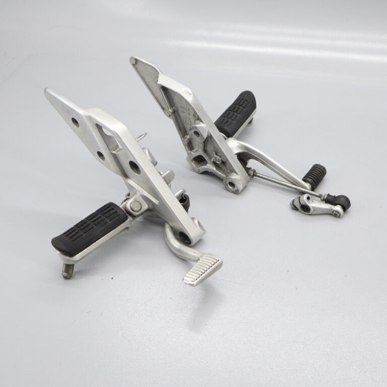 CB1300SF SC54 純正 メインステップ 左右 | デイトナ・リユースグループ